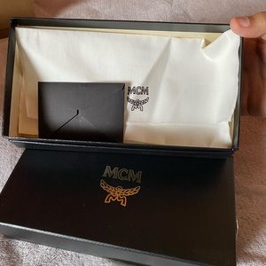 MCM large wallet dust bag